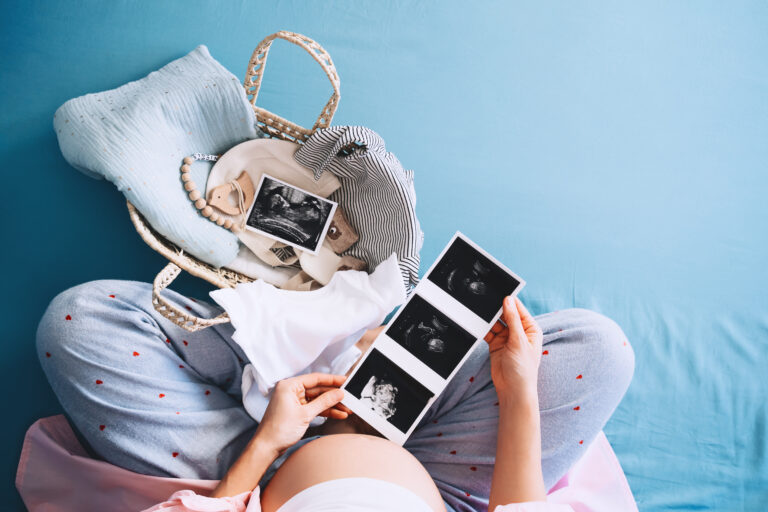 pregnant woman looking at ultrasound images 2022 10 18 00 40 20 utc